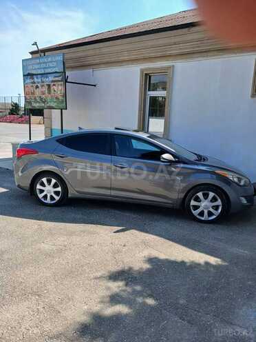 Hyundai Elantra-5