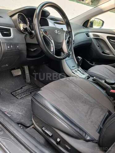 Hyundai Elantra-9
