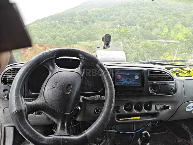 Ford Transit-5