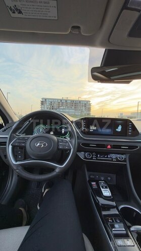 Hyundai Sonata-12