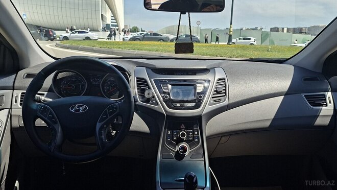Hyundai Elantra-8