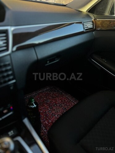 Mercedes E 220-11
