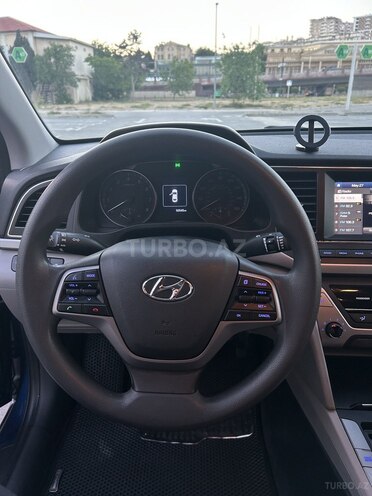 Hyundai Elantra-10