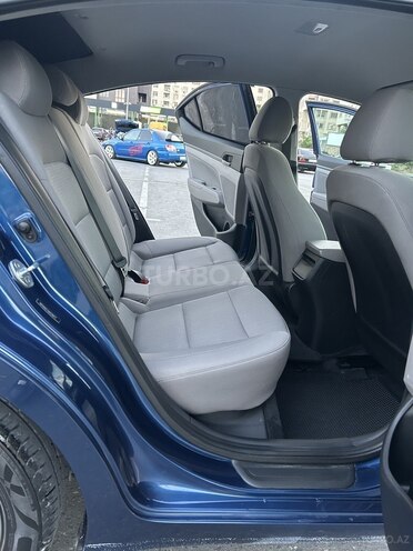 Hyundai Elantra-8