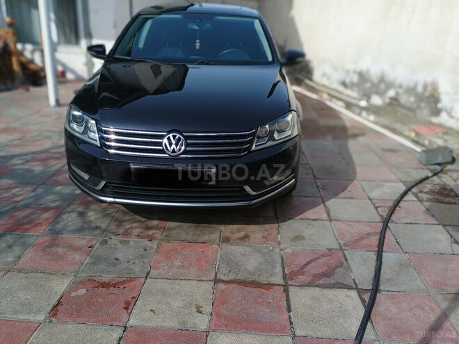 Volkswagen Passat-1