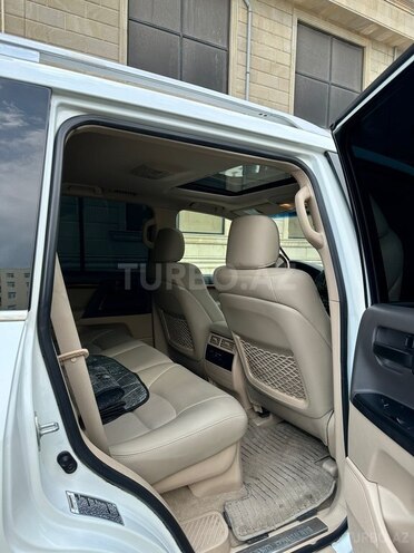 Toyota Land Cruiser-11