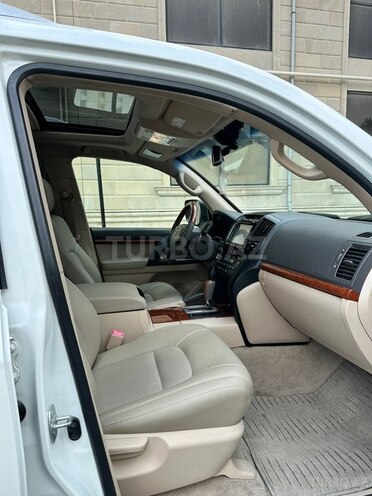 Toyota Land Cruiser-12