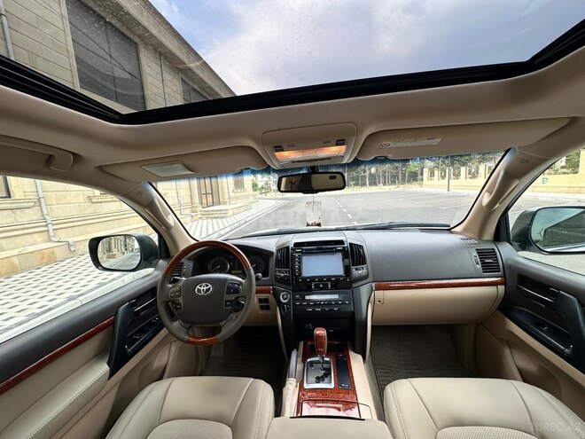 Toyota Land Cruiser-13