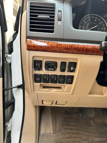 Toyota Land Cruiser-9