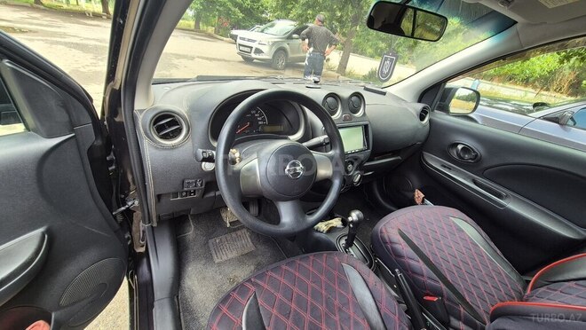 Nissan March-6