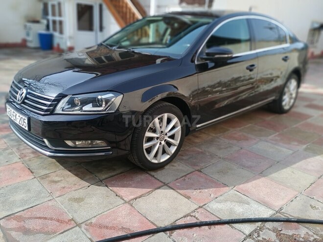 Volkswagen Passat-8