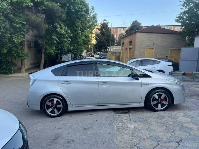 Toyota Prius-11