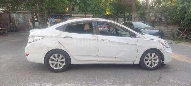 Hyundai Accent-5