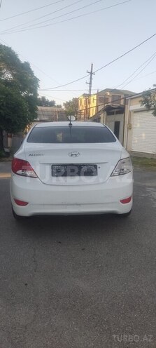 Hyundai Accent-4