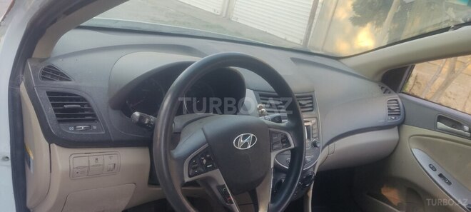Hyundai Accent-8