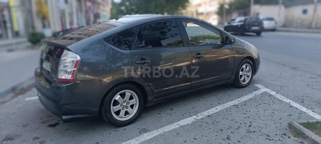 Toyota Prius-4