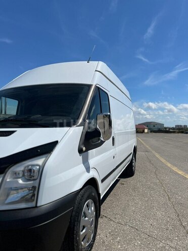 Ford Transit-5