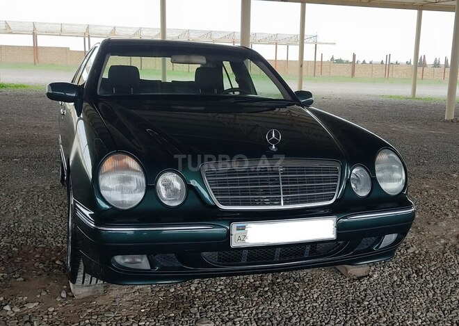 Mercedes E 240-4