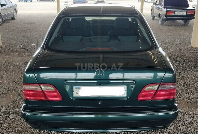 Mercedes E 240-2