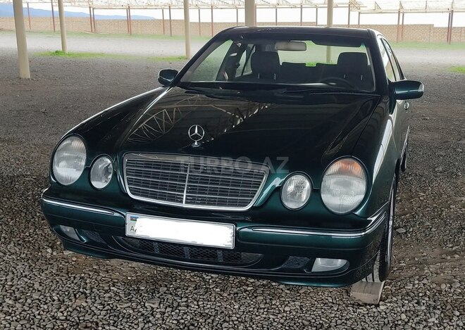 Mercedes E 240-3
