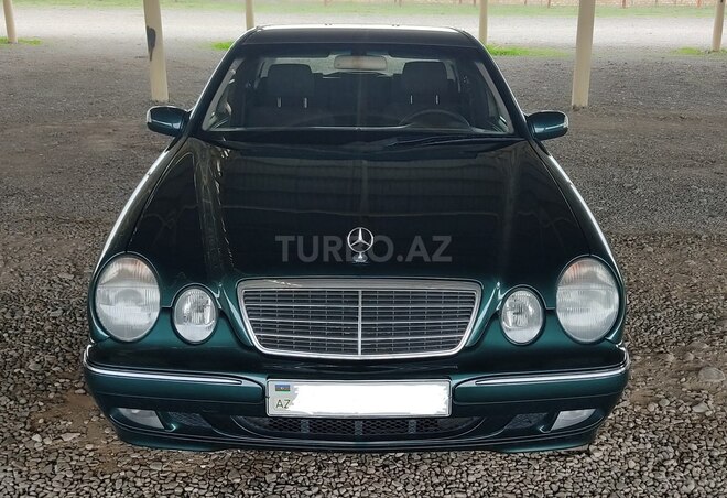 Mercedes E 240-1