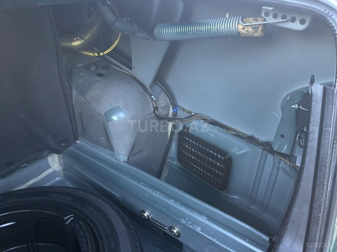 Mercedes E 240-16