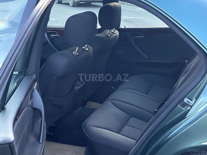 Mercedes E 240-12