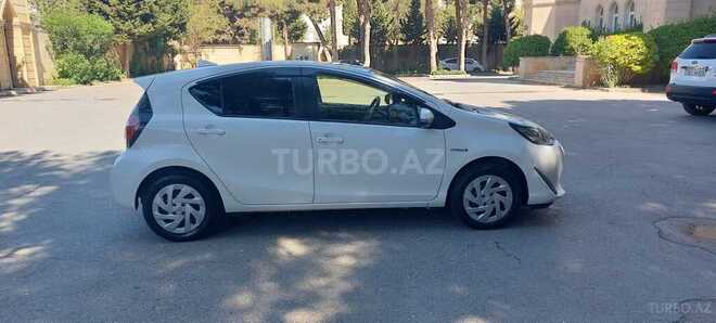 Toyota Aqua-8