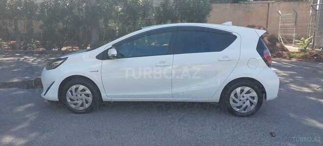 Toyota Aqua-7