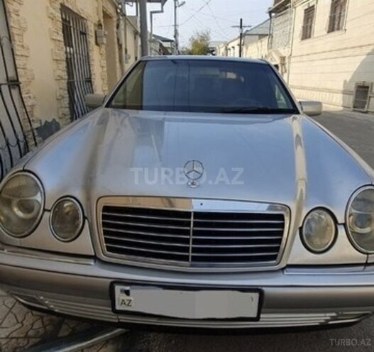 Mercedes E 290-1