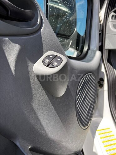 Ford Transit-10