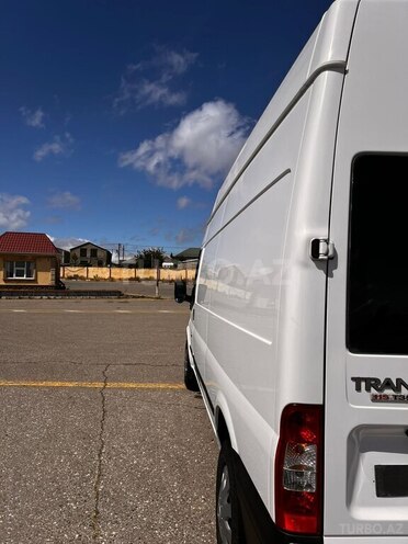 Ford Transit-13