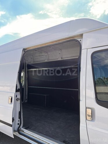 Ford Transit-15
