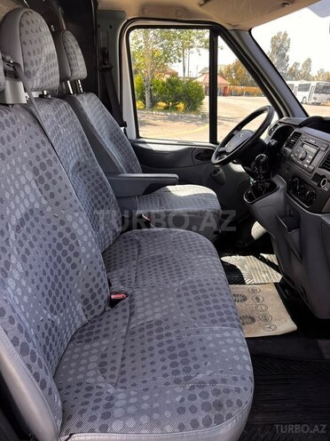 Ford Transit-16