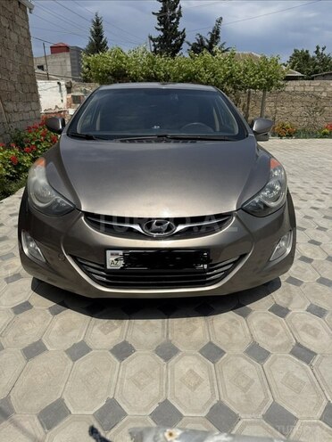 Hyundai Elantra-1