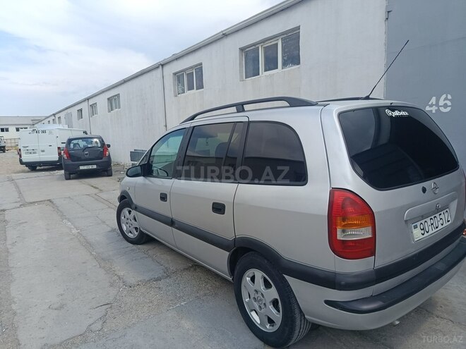 Opel Zafira-4