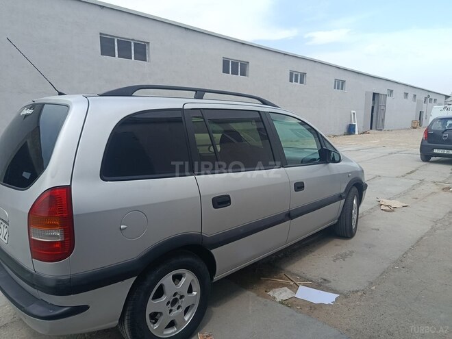 Opel Zafira-5