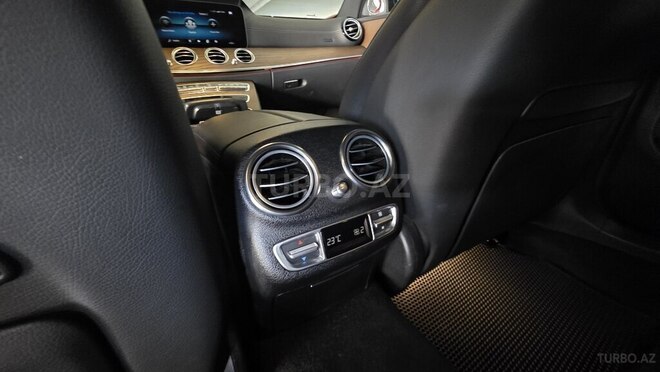 Mercedes E 300 e 4MATIC-5
