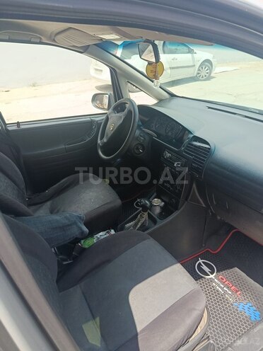Opel Zafira-8