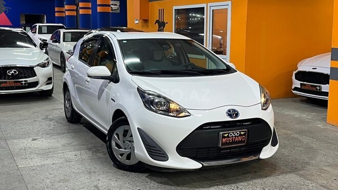 Toyota Aqua-6