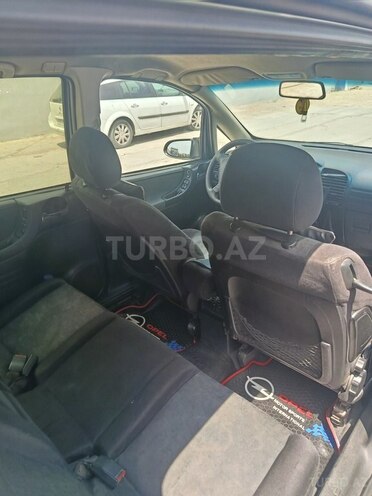 Opel Zafira-9