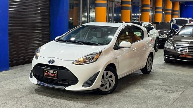 Toyota Aqua-8