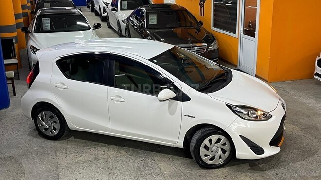 Toyota Aqua-7