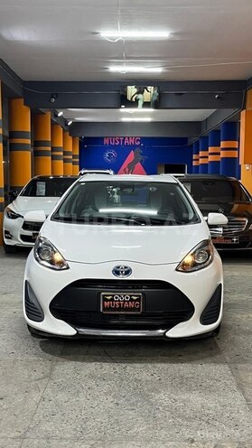 Toyota Aqua-9