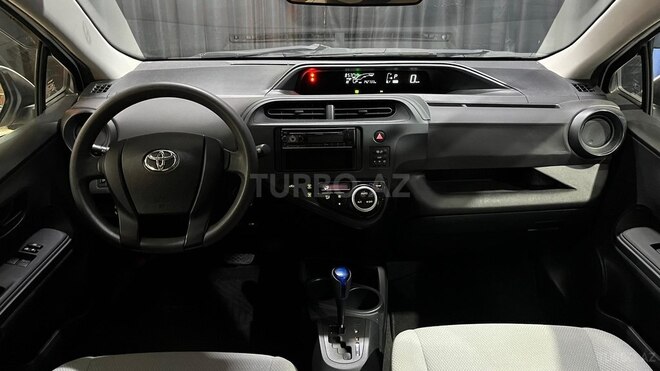 Toyota Aqua-15