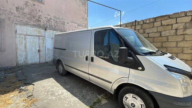 Ford Transit-13