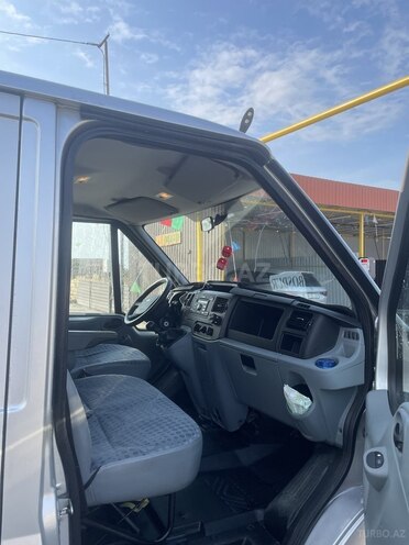 Ford Transit-5