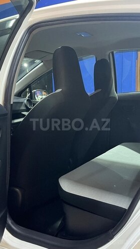 Toyota Aqua-21
