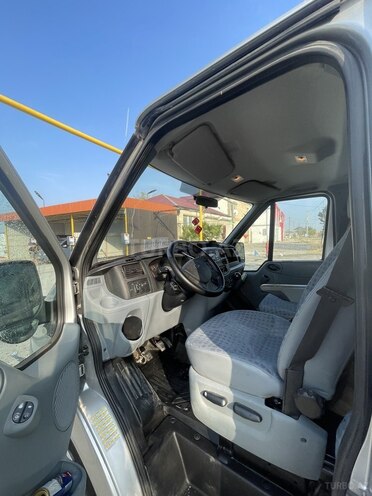 Ford Transit-11