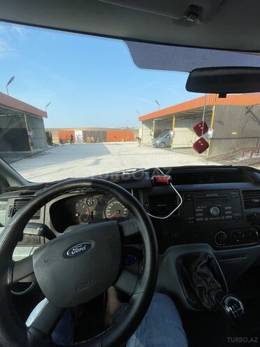 Ford Transit-12